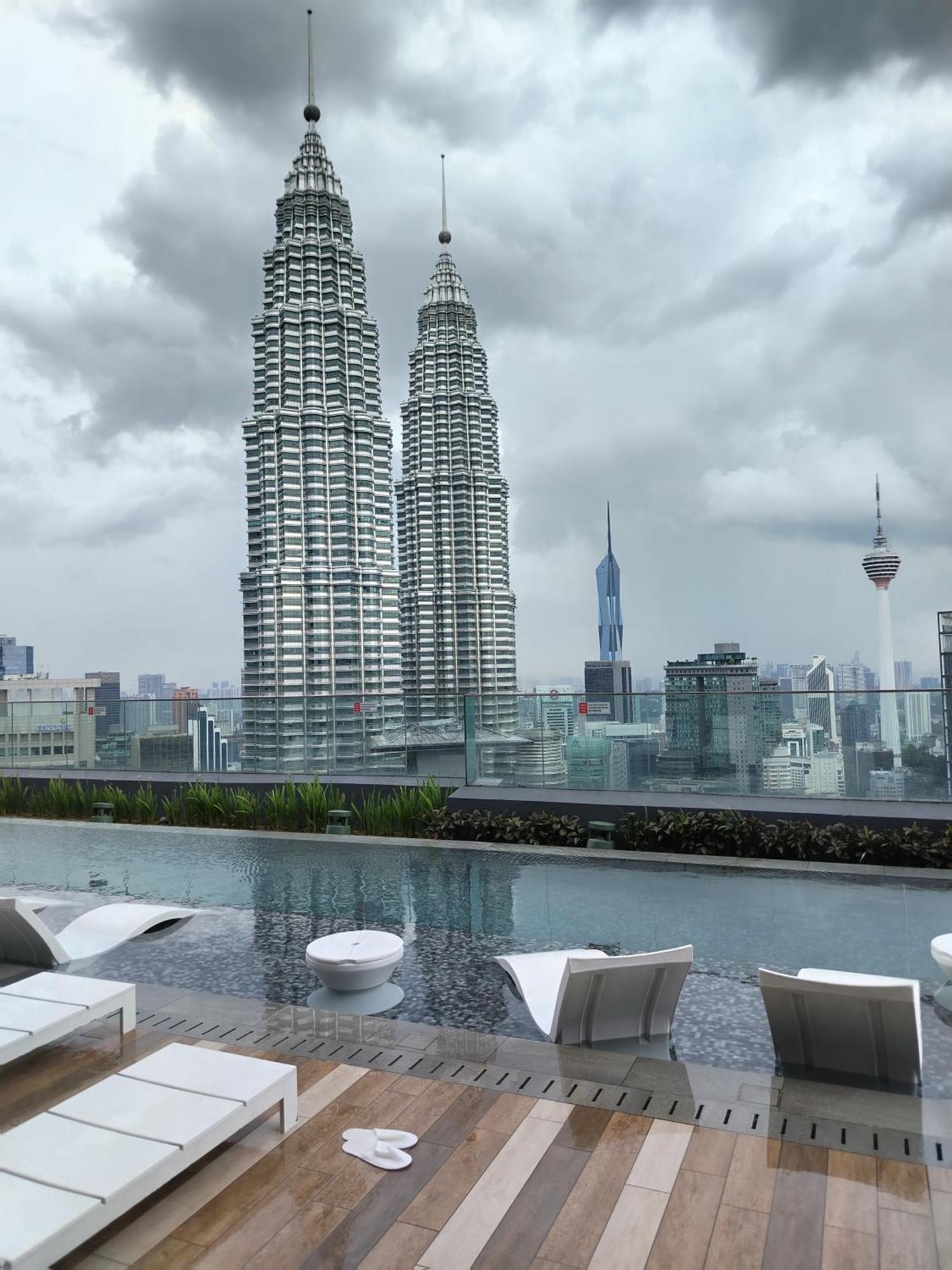 Star Family Living At Klcc Pangsapuri Kuala Lumpur